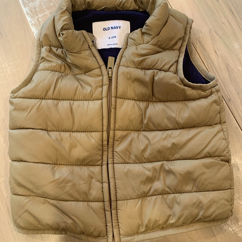 BABY PUFFER Old Navy Vest 6-12 months - KHAKI with navy fleece lining -Like New!